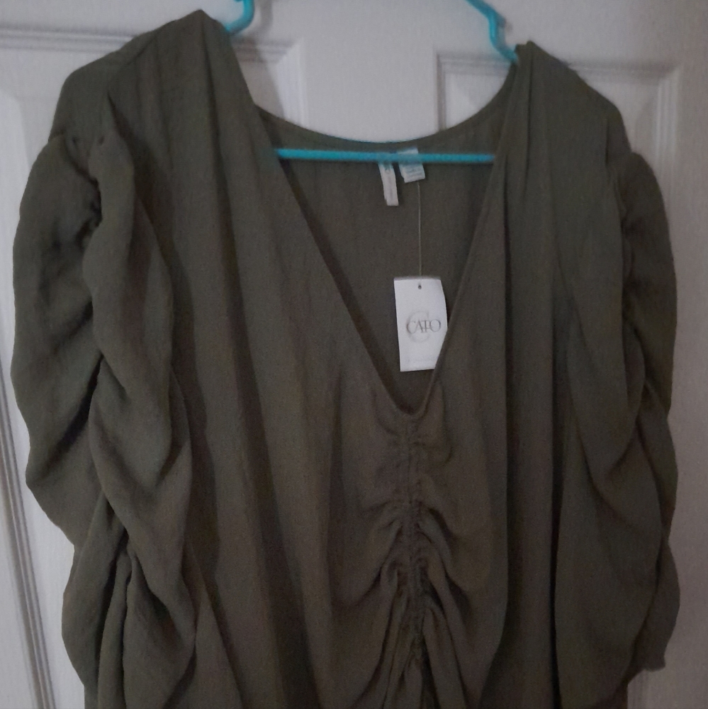 WOMANS 3X PLUS SIZE GREEN BLOUSE W/GATHERED SLEEVES. GATHERS IN FRONT W/STRING